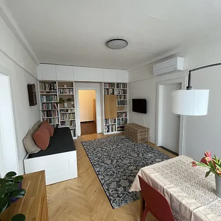 Urban Nest Near City Center דירה *