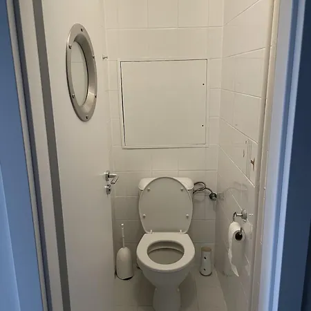 Urban Nest Near City Center דירה *