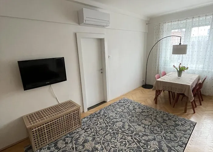 útulný A Tichý Blízko Centra